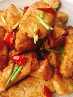 Hình của món Món chay dễ làm| Đậu hũ xào ớt khô hắc xì dầu.