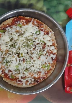 ભાખરી પિઝા (bhakri pizza recipe in Gujarati) રેસીપી મુખ્ય ફોટો