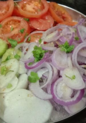 A picture of Fresh Salad.