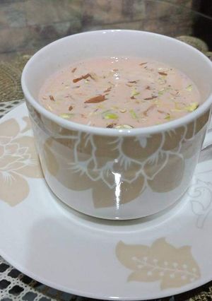 A picture of Kashmiri chae/ pink tea.