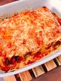 Mì Ống Cannelloni Nhồi Sốt Bò Bằm Bolognese Phủ Phô Mai Đút Lò