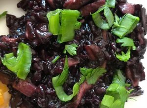 Foto de Arroz Negro com cogumelos