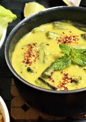 A picture of Bhindi Kadhi (Okra in Yogurt Sauce).