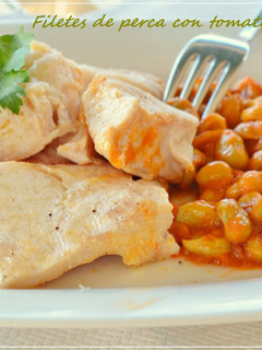 Una foto de Filetes de perca con tomate y habas (Thermomix)