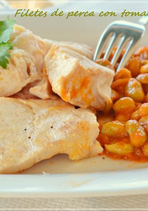 Una foto de Filetes de perca con tomate y habas (Thermomix)
