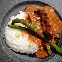A picture of Peanut beef curry.