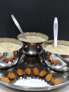સાબુદાણા ની ખીર (Sabudana Kheer Recipe In Gujarati) રેસીપી મુખ્ય ફોટો
