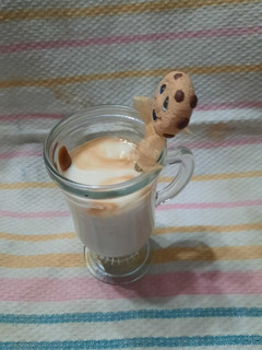 Una foto de Leche, dulce de leche y café frío
