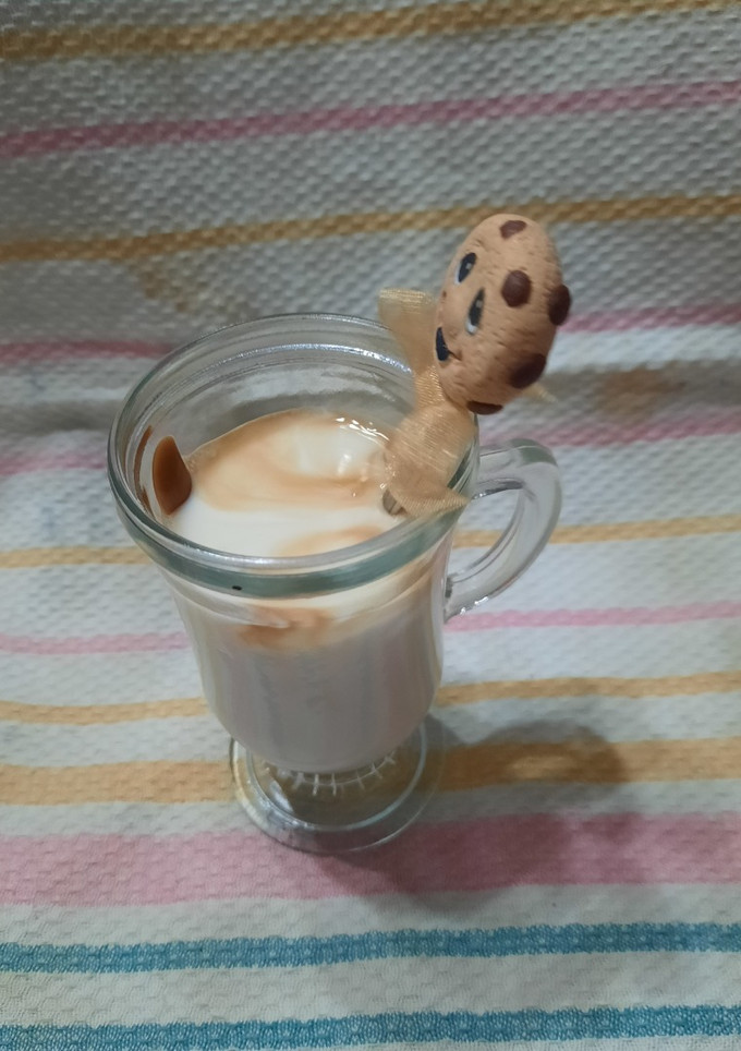 Una foto de Leche, dulce de leche y café frío