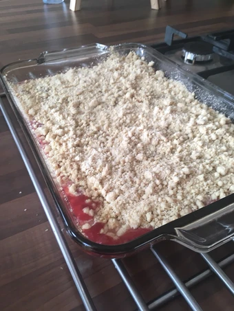 How To Make Rhubarb, apple and berry crumble which Delicious