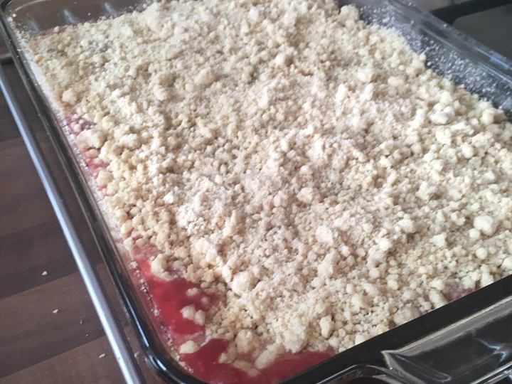 How To Make Rhubarb, apple and berry crumble which Delicious