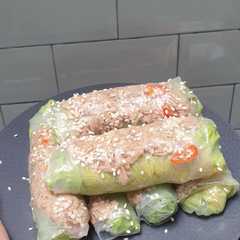 A picture of Salad Roll with Tuna Spicy.