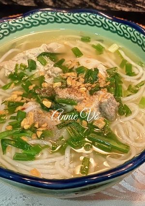 Hình của món Bún nấu đuôi heo.