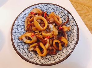 Hình của món Tuần 23: Mực chiên mắm.