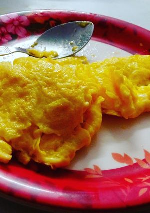 A picture of Japanese Egg omelette.