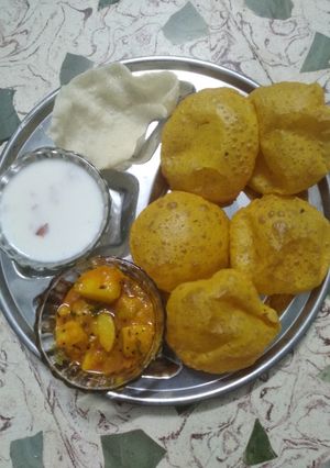 ખીર પૂરી અને બટાકાની સબ્જી (Kheer Poori Bataka Sabji Recipe In Gujarati) રેસીપી મુખ્ય ફોટો
