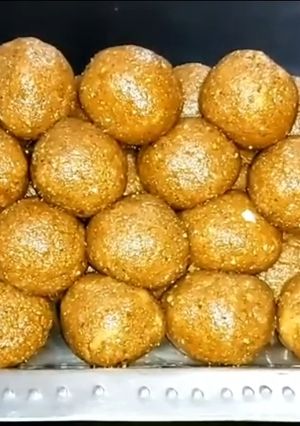मेथी के लड्डू (methi ke ladoo recipe in Hindi) रेसिपी मुख्य फोटो