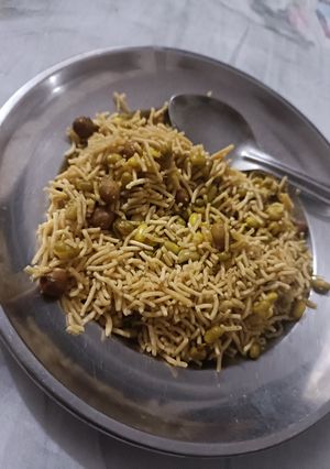मूंग मोठ (moong moth recipe in Hindi) रेसिपी मुख्य फोटो