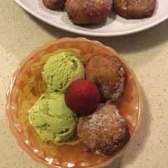 A picture of Gulgula pisang & matcha ice cream.