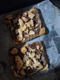 Fette biscottate con crema di nocciole e biscotti