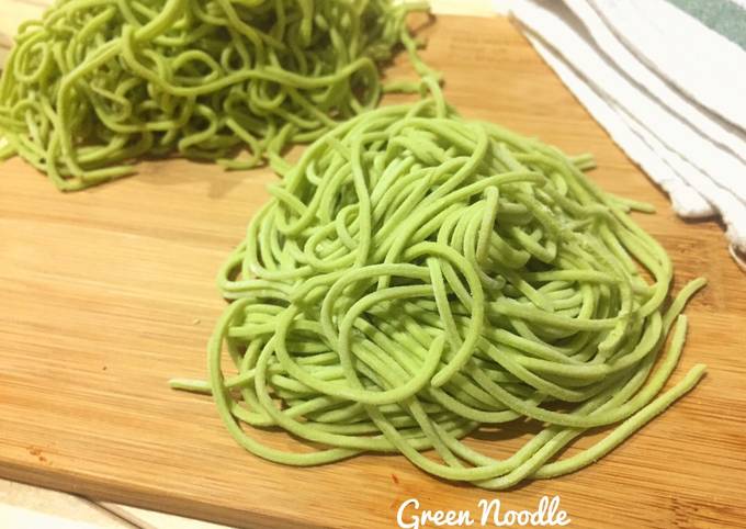 Resep membuat Mie hijau homemade sehat - lentur, kenyal &amp; enak yang nagih banget