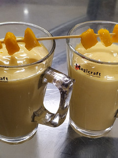 મેંગો લસ્સી (Mango Lassi Recipe In Gujarati) રેસીપી મુખ્ય ફોટો