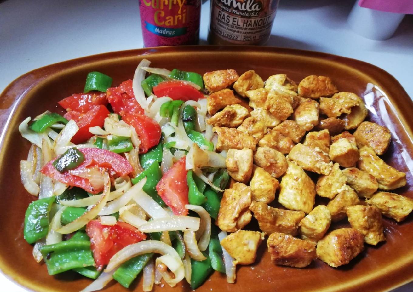 Pechuga de pollo con especias orientales y verduras