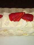 Pionono con crema y frutillas