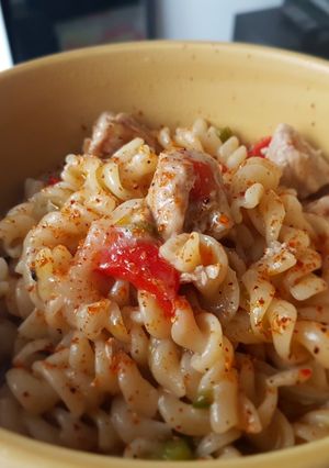 Una foto de Pastas con cerdo y verduras