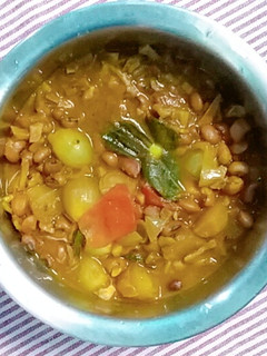 தட்டைப்பயிறு மாவற்றல் குழம்பு (Thattai payaru maavatral kulambu recipe in tamil) செய்முறை முக்கிய புகைப்படம்