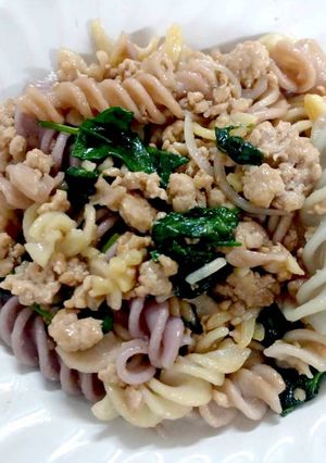 รูปของ พาสต้า (ฟูซิลี) ผัดหมูสับตำลึง เมนูเด็ก 2 ขวบ ผู้ใหญ่ทานได้