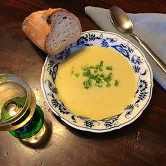 A picture of California Farm Roasted Garlic Cream Soup.