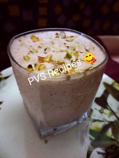 वॉटरमेलन मिल्कशेक (Watermelon milkshake recipe in marathi) रेसिपी चे मुख्य फोटो