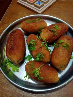 आलू कटलेट (Aloo cutlet recipe in hindi) रेसिपी मुख्य फोटो