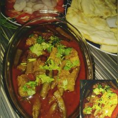 Bhindi gosht with naan A picture of Bhindi gosht with naan.