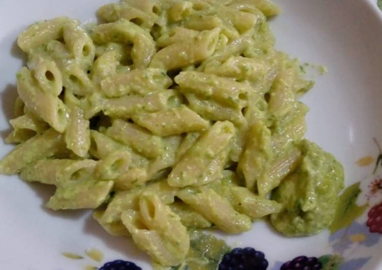 Pasta con Pesto di Zucchine e Mandorle