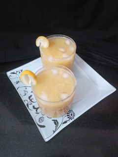 પીળી ખારેક નું જ્યુસ (Yellow Kharek Juice Recipe In Gujarati) રેસીપી મુખ્ય ફોટો