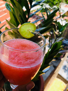 Una foto de Limonada de fresa 🍓 con Limón
