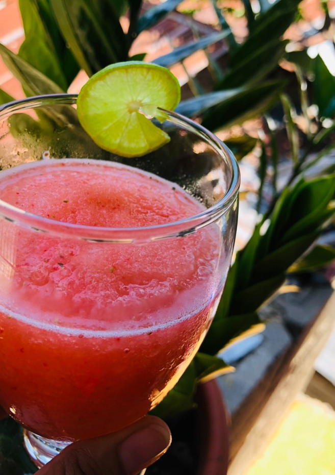 Una foto de Limonada de fresa 🍓 con Limón