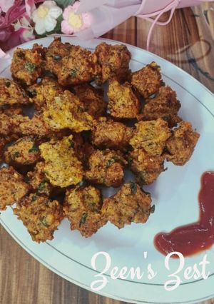 A picture of Rajma and Moong Bhajiye.