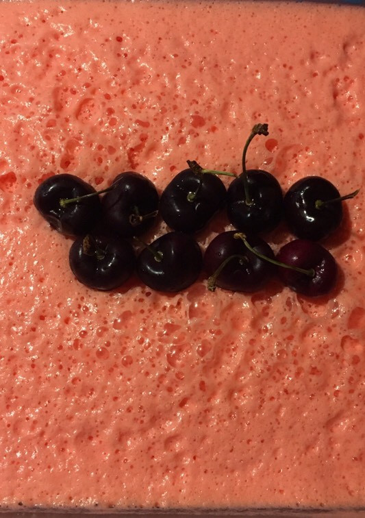 Una foto de Gelatina espumosa de cereza