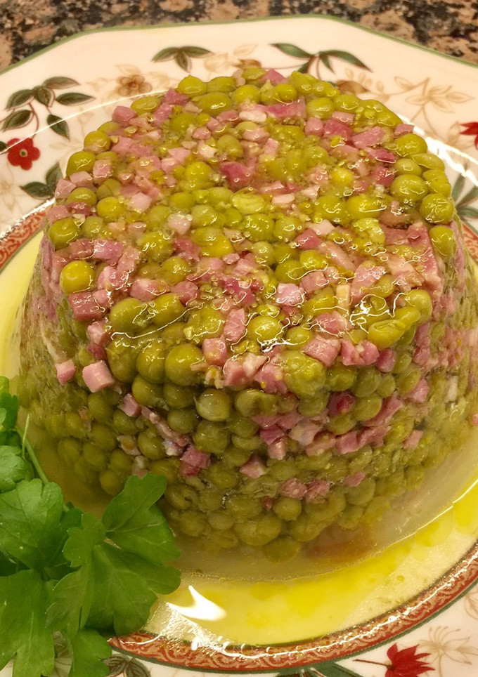 Una foto de Flan de guisantes salteados con jamón