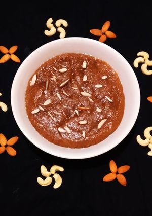 आटे का हलवा (aate ka halwa recipe in Hindi) रेसिपी मुख्य फोटो