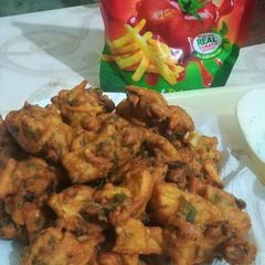 A picture of Aloo Pakore.