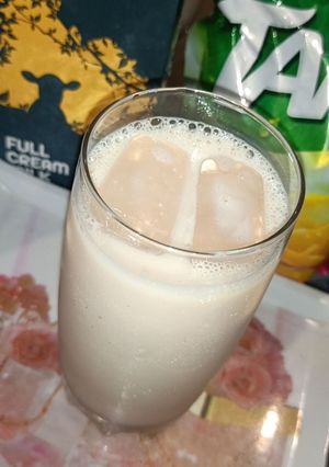 A picture of Mango tang milk shake.