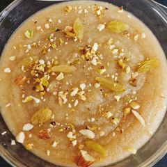 A picture of Soouji Ka Halwa 😋😍.