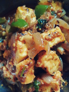 A picture of Paneer do pyaza.