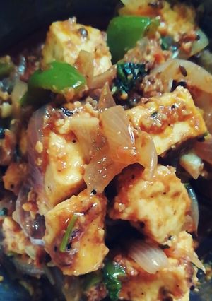 A picture of Paneer do pyaza.