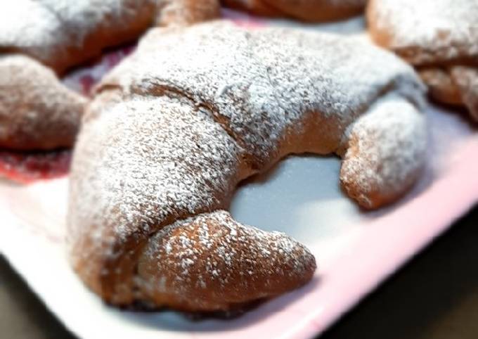 Cornetti sfogliati integrali con marmellata di mirtilli