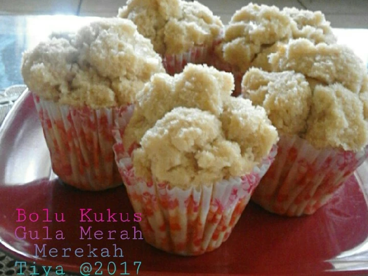 Cara Mudah Menyiapkan Resep Bolu Kukus Gula Merah Merekah (no mixer, no telur) yang Sempurna Anti Ribet, Mantap